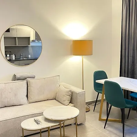 Four Apartment *